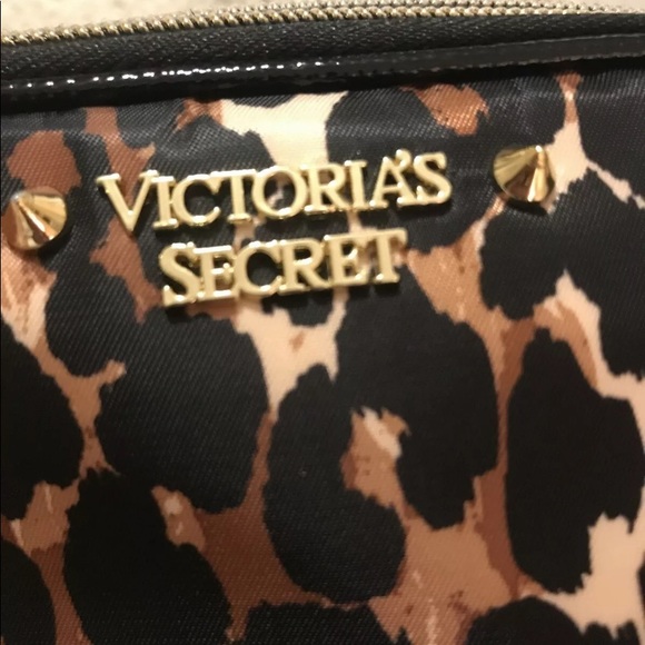 VS Dome Leopard Beauty Cosmetics Travel Bag w/Lip Charm Zipper - Picture 5 of 6